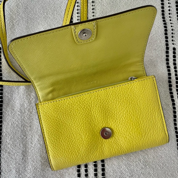 COACH Avery Leather Crossbody - Picture 2 of 5